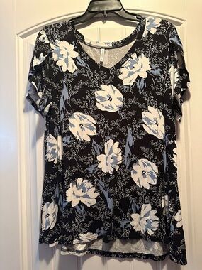 Women's Black V-Neck Short Sleeve Floral Tee with Blue and White Blooms